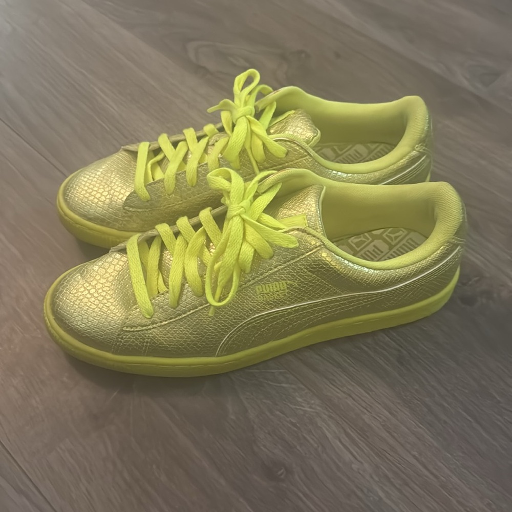 Neon Pumas - Picture 2 of 3